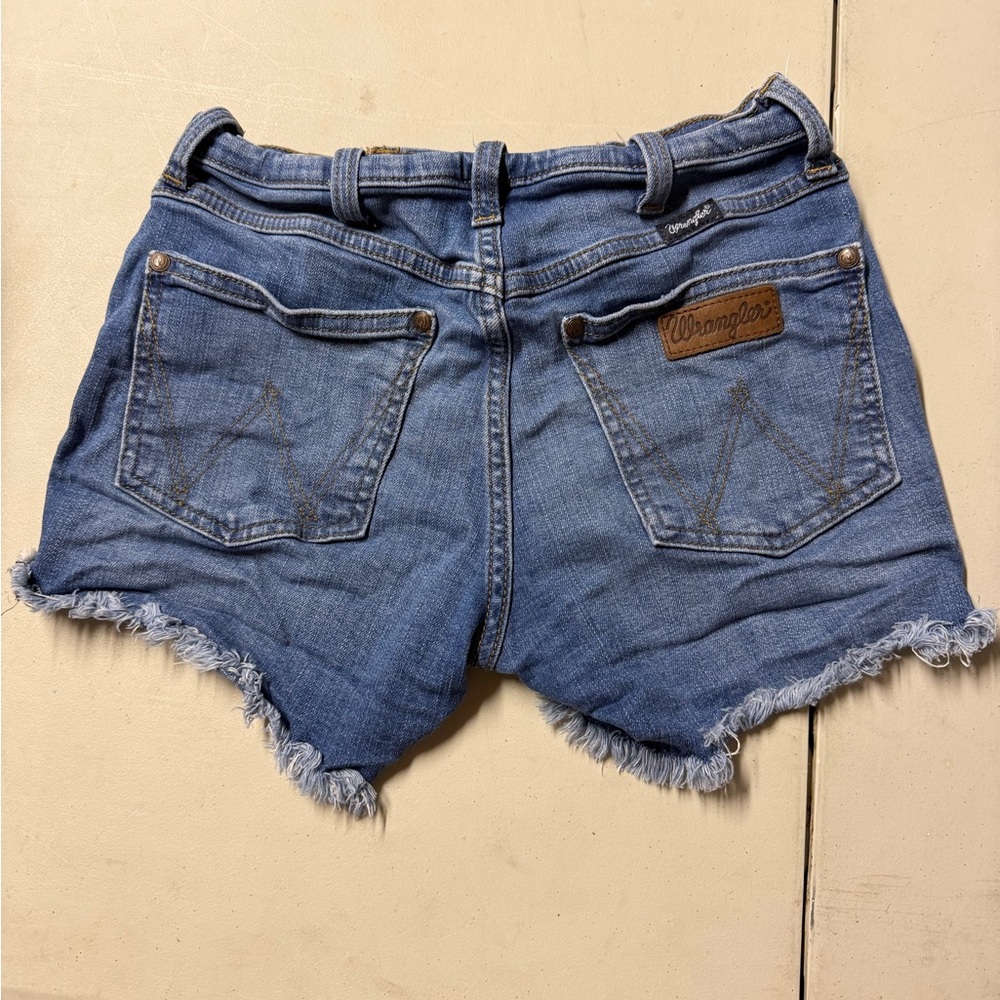Wrangler Women's Blue Denim Shorts size 26.